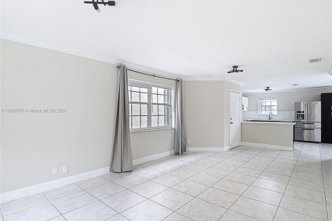 House in Cooper City, Florida 3 bedrooms, 193.61 sq.m. № 1739387 - photo 13