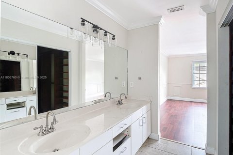 House in Cooper City, Florida 3 bedrooms, 193.61 sq.m. № 1739387 - photo 30