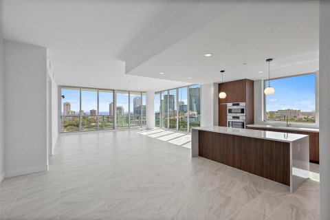 Condominio en alquiler en Saint Petersburg, Florida, 2 dormitorios, 213.4 m2 № 1919318 - foto 5