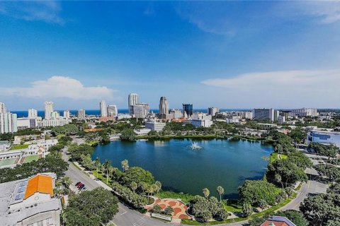 Condominio en alquiler en Saint Petersburg, Florida, 2 dormitorios, 213.4 m2 № 1919318 - foto 1