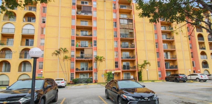 Condominio en Miami, Florida, 2 dormitorios  № 2032128