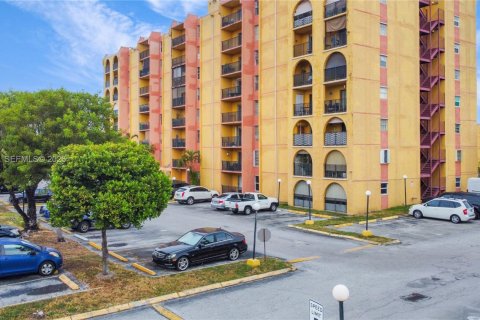 Condominio en venta en Miami, Florida, 2 dormitorios, 73.67 m2 № 2032128 - foto 19