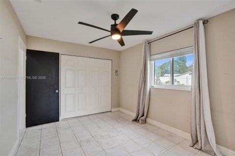 House in Tamarac, Florida 2 bedrooms, 120.22 sq.m. № 2027711 - photo 6
