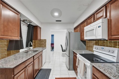 House in Tamarac, Florida 2 bedrooms, 120.22 sq.m. № 2027711 - photo 9