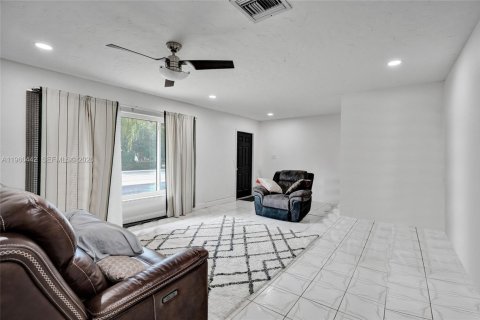 House in Tamarac, Florida 2 bedrooms, 120.22 sq.m. № 2027711 - photo 20