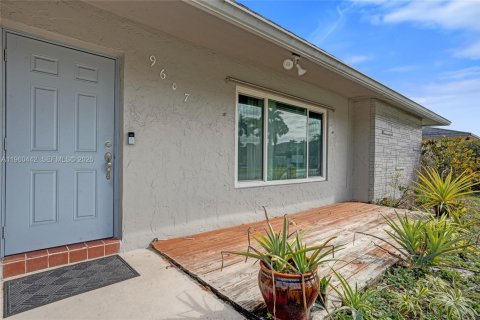 House in Tamarac, Florida 2 bedrooms, 120.22 sq.m. № 2027711 - photo 3