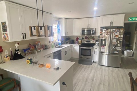 Casa en venta en Tampa, Florida, 4 dormitorios, 124.86 m2 № 2200804 - foto 8