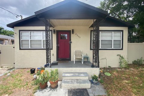 House in Tampa, Florida 4 bedrooms, 124.86 sq.m. № 2200804