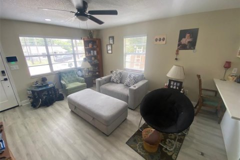 Casa en venta en Tampa, Florida, 4 dormitorios, 124.86 m2 № 2200804 - foto 5