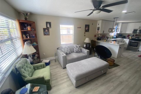 Casa en venta en Tampa, Florida, 4 dormitorios, 124.86 m2 № 2200804 - foto 3