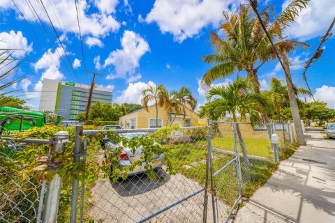 Immobilier commercial à vendre à Miami, Floride № 1987279 - photo 17