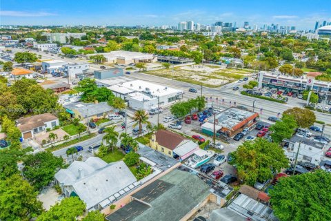 Immobilier commercial à vendre à Miami, Floride № 1987279 - photo 12