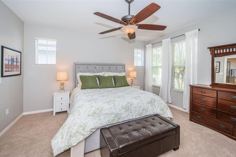 House in New Port Richey, Florida 4 bedrooms, 265.7 sq.m. № 1629470 - photo 5