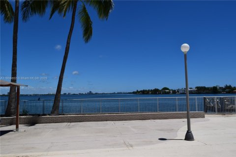 Condo in North Bay Village, Florida, 1 bedroom  № 1887348 - photo 28