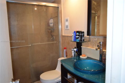 Condo in North Bay Village, Florida, 1 bedroom  № 1887348 - photo 19