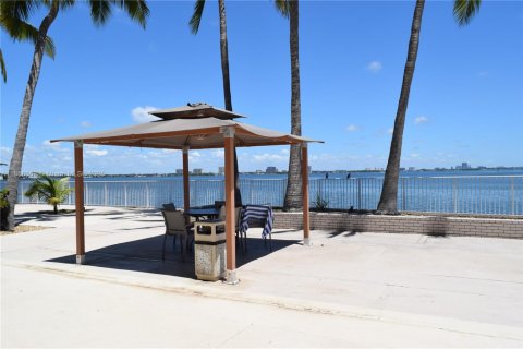 Condo in North Bay Village, Florida, 1 bedroom  № 1887348 - photo 30