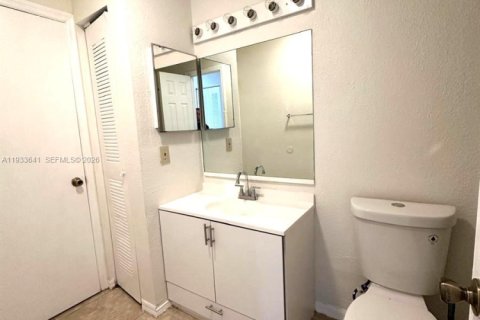 Снять в аренду кондоминиум в Маргит, Флорида 2 спальни, 84.73м2, № 1999685 - фото 9