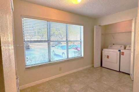 Снять в аренду кондоминиум в Маргит, Флорида 2 спальни, 84.73м2, № 1999685 - фото 7