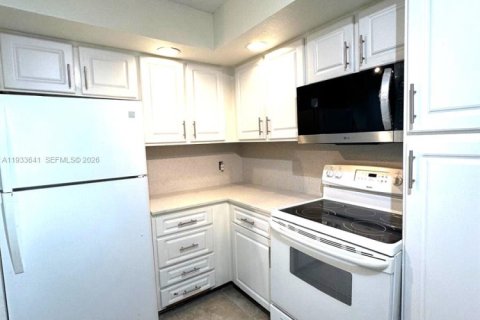 Кондоминиум с 2 спальнями в Маргит, Флорида № 1999685