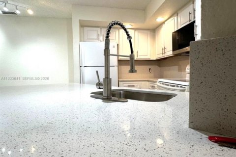 Снять в аренду кондоминиум в Маргит, Флорида 2 спальни, 84.73м2, № 1999685 - фото 2