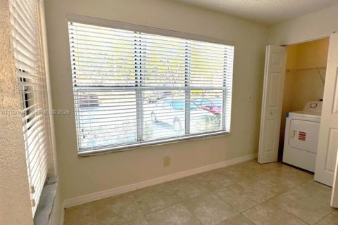 Снять в аренду кондоминиум в Маргит, Флорида 2 спальни, 84.73м2, № 1999685 - фото 6