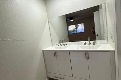 Снять в аренду кондоминиум в Маргит, Флорида 2 спальни, 84.73м2, № 1999685 - фото 12