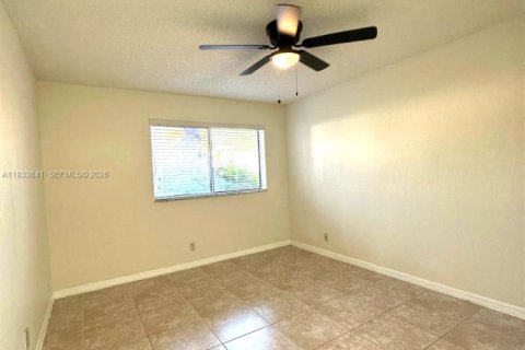 Снять в аренду кондоминиум в Маргит, Флорида 2 спальни, 84.73м2, № 1999685 - фото 13