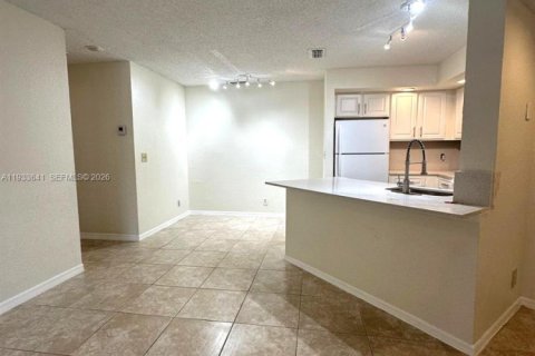 Снять в аренду кондоминиум в Маргит, Флорида 2 спальни, 84.73м2, № 1999685 - фото 5