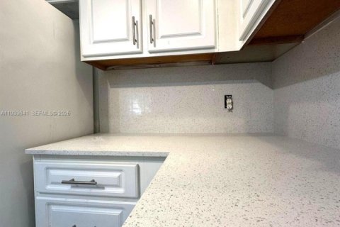 Снять в аренду кондоминиум в Маргит, Флорида 2 спальни, 84.73м2, № 1999685 - фото 3