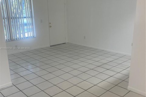 Condo in Miami, Florida, 2 bedrooms  № 1984160 - photo 5