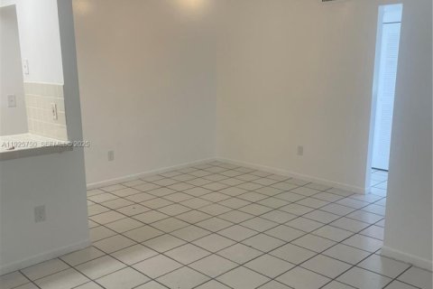 Кондоминиум с 2 спальнями в Майами, Флорида № 1984160