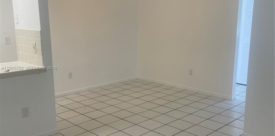 Condo in Miami, Florida, 2 bedrooms  № 1984160