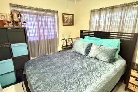 House in Miami Gardens, Florida 4 bedrooms, 141.4 sq.m. № 1847761 - photo 8