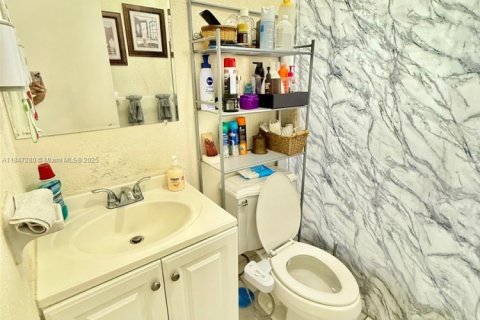 House in Miami Gardens, Florida 4 bedrooms, 141.4 sq.m. № 1847761 - photo 6