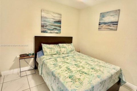House in Miami Gardens, Florida 4 bedrooms, 141.4 sq.m. № 1847761 - photo 9