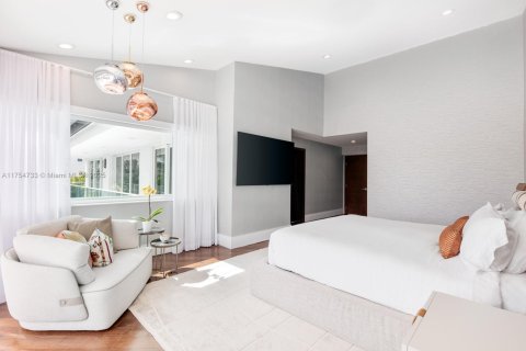 House in Coral Gables, Florida 6 bedrooms, 492.85 sq.m. № 1967000 - photo 26
