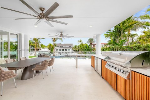 House in Coral Gables, Florida 6 bedrooms, 492.85 sq.m. № 1967000 - photo 12