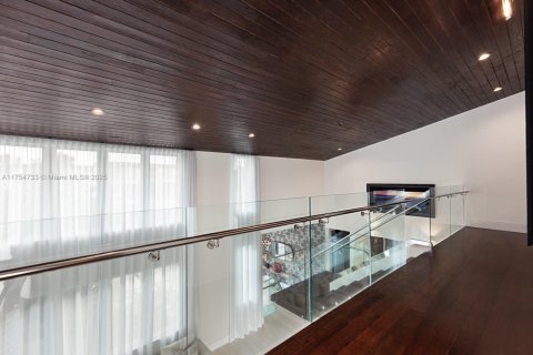 House in Coral Gables, Florida 6 bedrooms, 492.85 sq.m. № 1967000 - photo 30
