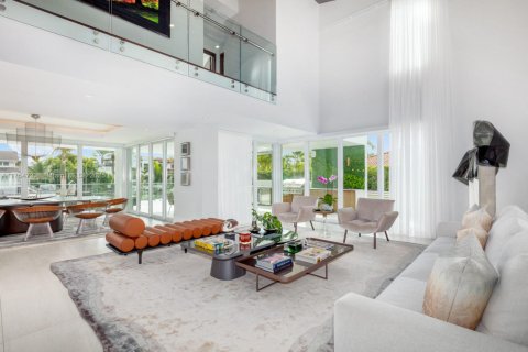 House in Coral Gables, Florida 6 bedrooms, 492.85 sq.m. № 1967000 - photo 15