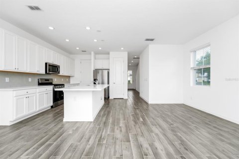 Townhouse in Davenport, Florida 3 bedrooms, 156.26 sq.m. № 1687614 - photo 4