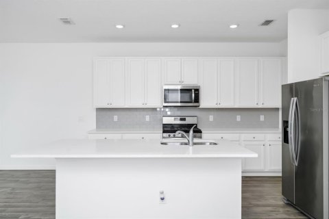 Townhouse in Davenport, Florida 3 bedrooms, 156.26 sq.m. № 1687614 - photo 11