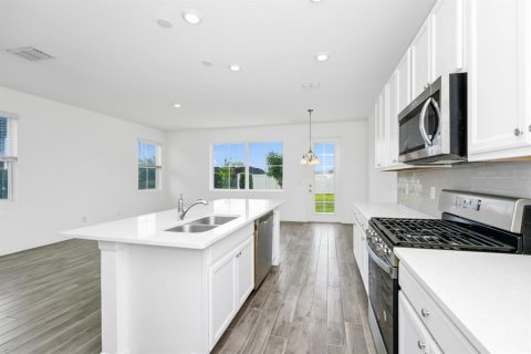 Townhouse in Davenport, Florida 3 bedrooms, 156.26 sq.m. № 1687614 - photo 9