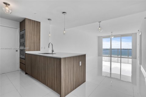 Condo in Miami, Florida, 3 bedrooms  № 2005189 - photo 11