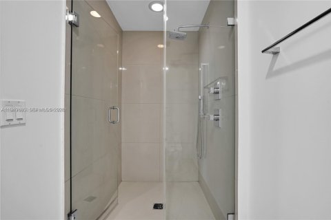 Condo in Miami, Florida, 3 bedrooms  № 2005189 - photo 21