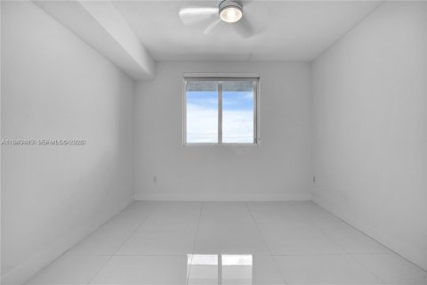 Condo in Miami, Florida, 3 bedrooms  № 2005189 - photo 29