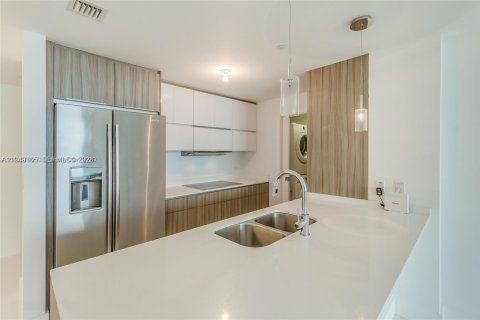 Condo in Miami, Florida, 3 bedrooms  № 2005189 - photo 13