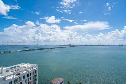 Condo in Miami, Florida, 3 bedrooms  № 2005189 - photo 3