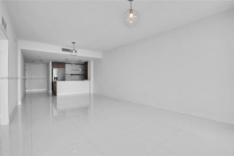 Condo in Miami, Florida, 3 bedrooms  № 2005189 - photo 7
