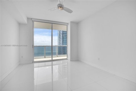 Condo in Miami, Florida, 3 bedrooms  № 2005189 - photo 14