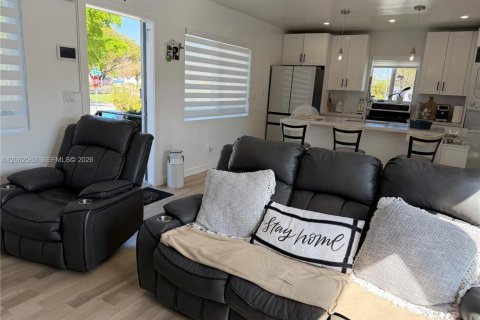 Villa ou maison à vendre à Miami, Floride: 3 chambres, 102.19 m2 № 2254793 - photo 8